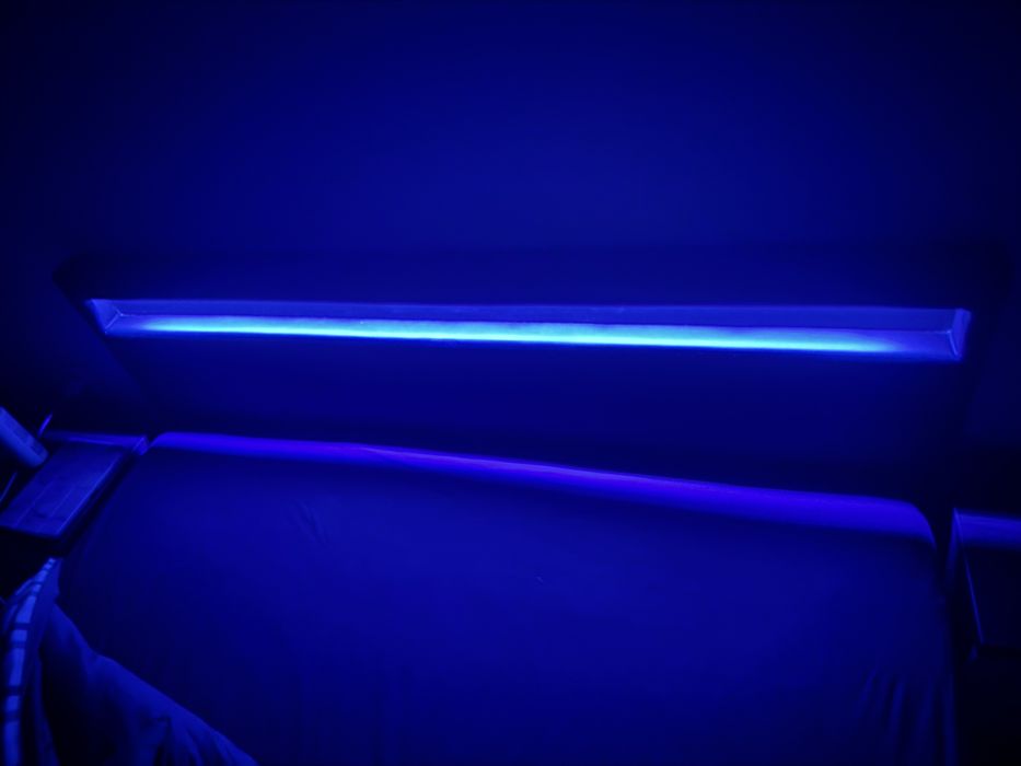 Pat cu saltea si noptiere iluminat LED