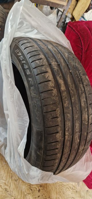 Vând cauciucuri 275 /45/R 21