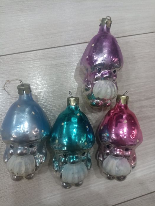 Ёлочные игрушки, огурцы