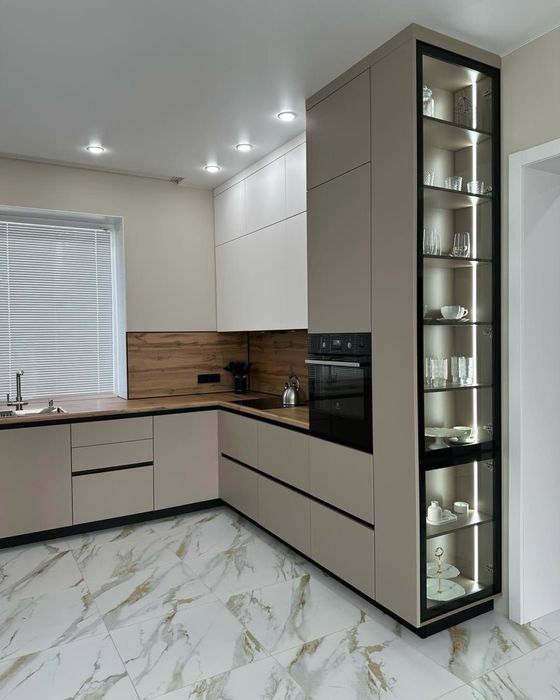 Кухонная встроенная мебель любой сложности