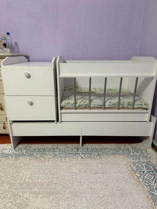 Детская кровать новая с комодом