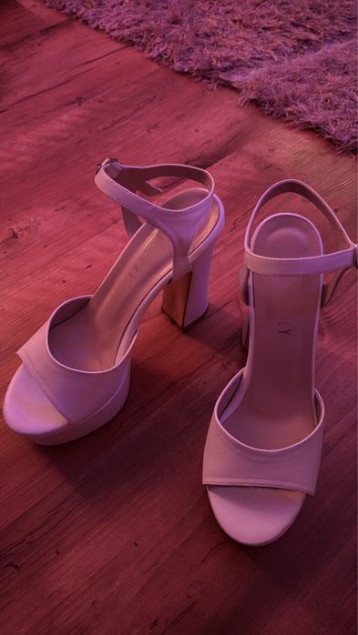 Дамски обувки на платформа с ток 37номер