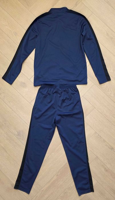 Оригинален екип Nike Dry-Fit 158-170 см.