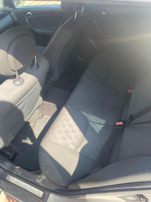 Vand mercedes w 203 220 disele cai 258 stegi 2  masina. Merge bine. Are facuta tot schimbur aproxim de o luna faca si schimb