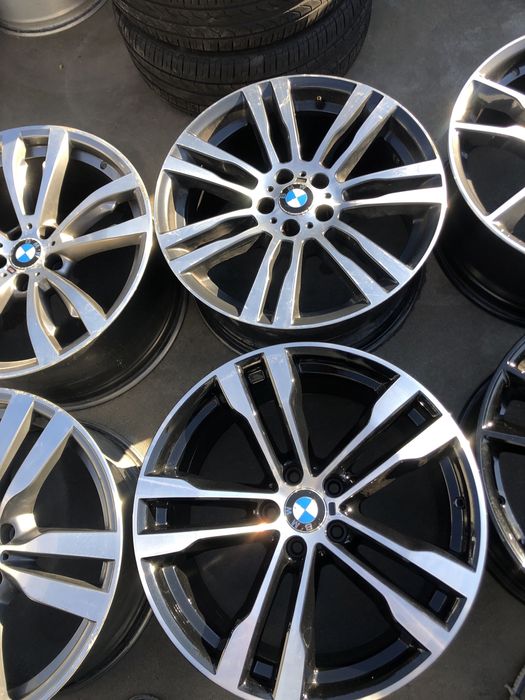 vind o bucata sau doua jante originale Bmw  x5, x6 pe 20