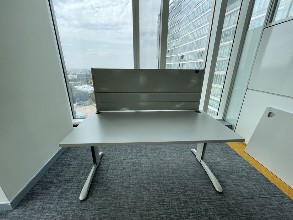 Стол рабочий Steelcase