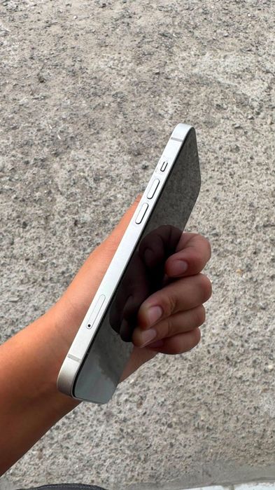 IPhone 13 белый цвет