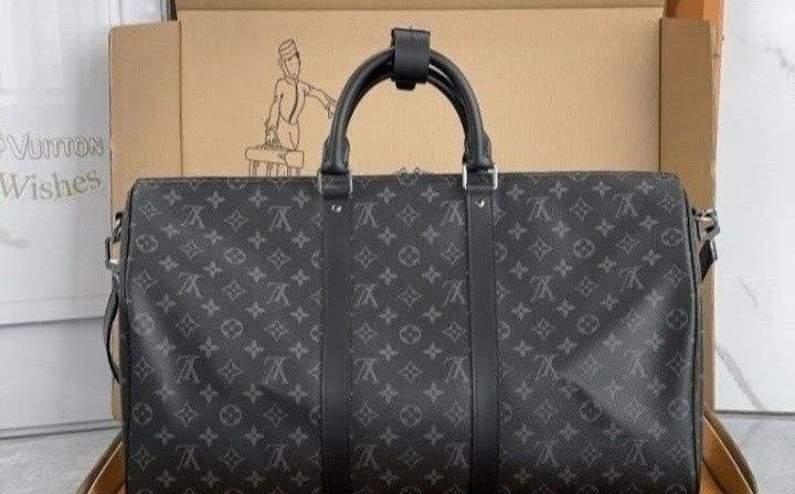 Geanta voiaj,model unisex(dama si barbat,France,feronerie metalica inscriptionata,curea detasabila, saculet, etichetă