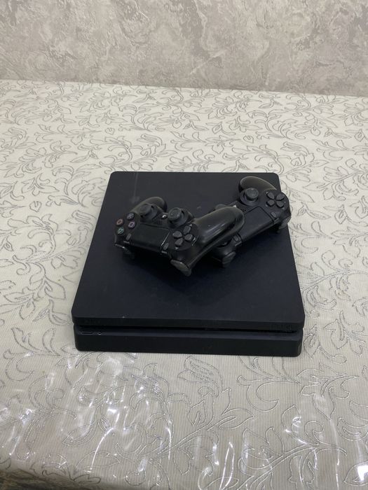 PlayStation 4 в идеальном состояние