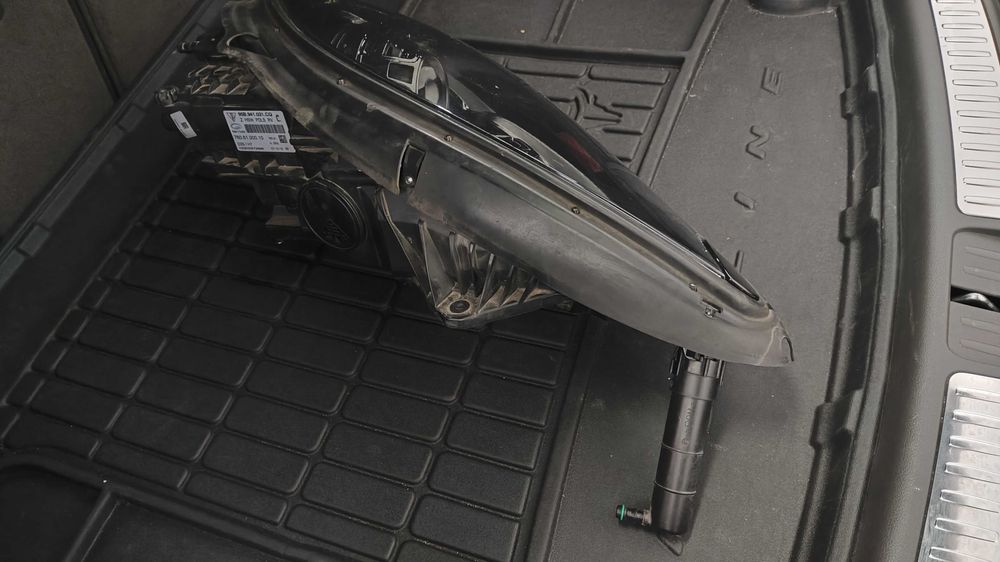 Фарове Porsche Macan