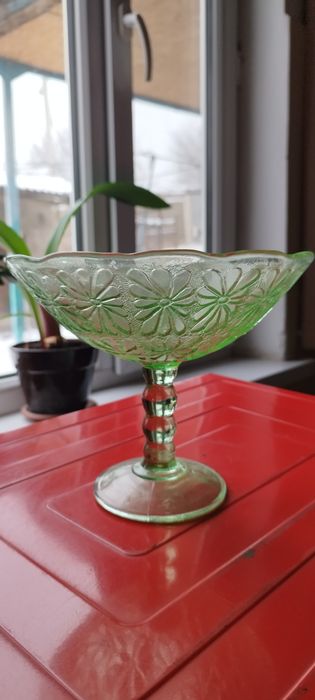 Фруктовница на ножке б/у