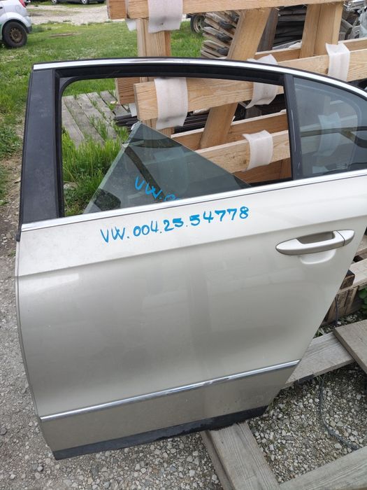 Vând portiera spate stânga Passat B6