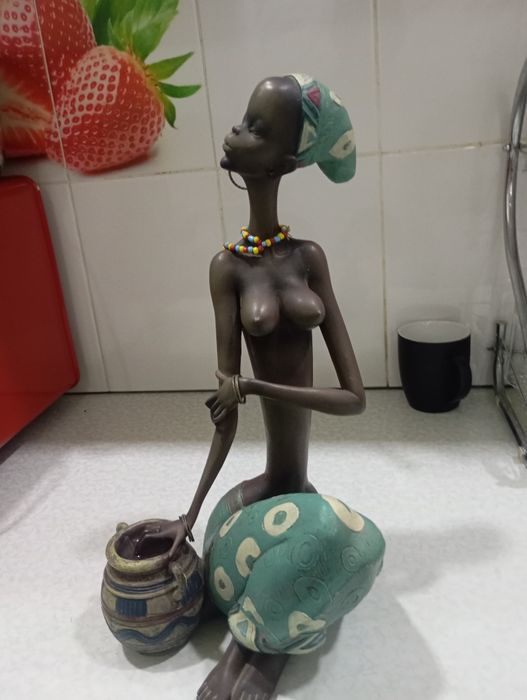 Статуэтка черная рабыня