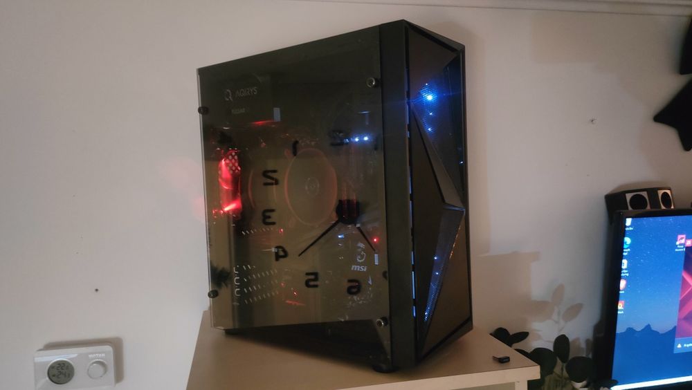 PC gaming i7 8700k , 16gb ddr4, rx 6600 8gb, ssd 500gb