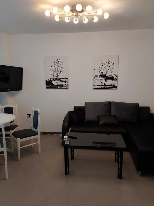 Дава се под наем Двустаен апартамент в Варна, Център - 55 кв.м за 561 € - Снимка #1