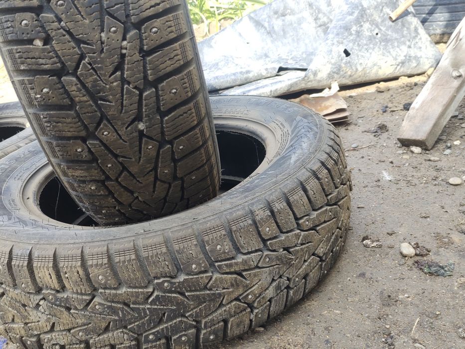 Продам зимне шины срочно