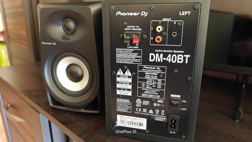 Тонколони активни Pioneer DJ DM-40BT.