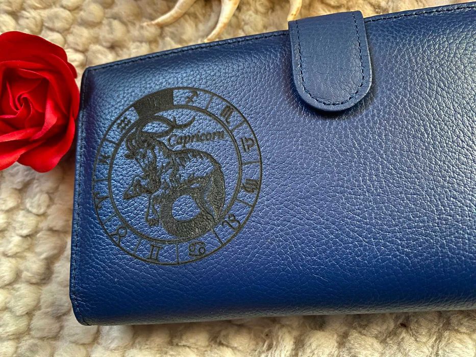 Гравирано дамско портмоне от естествена кожа