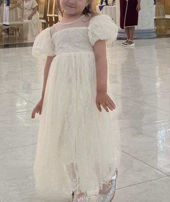 Продам 2 нарядных платья