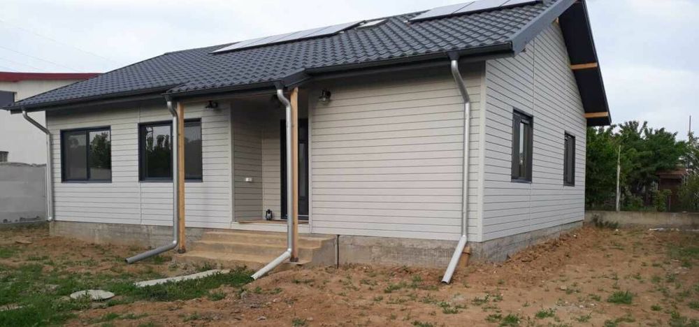 Executam case pe structura metalica invelite cu panouri sandwich