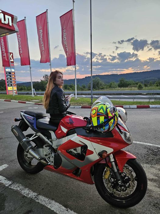 Honda CBR 929 Fireblade – само 31 000 км, отлично състояние