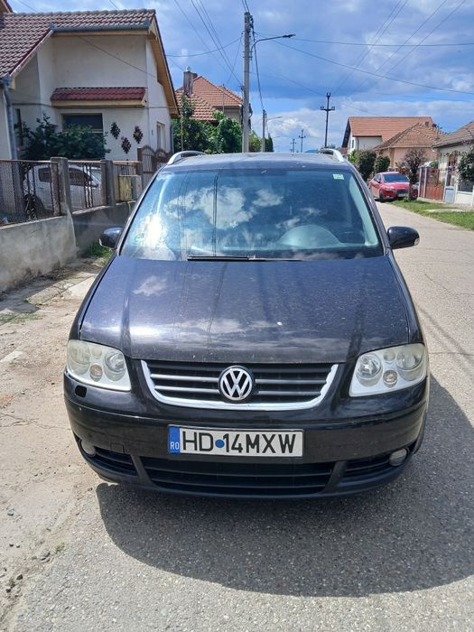 VOLKSWAGEN Touran
