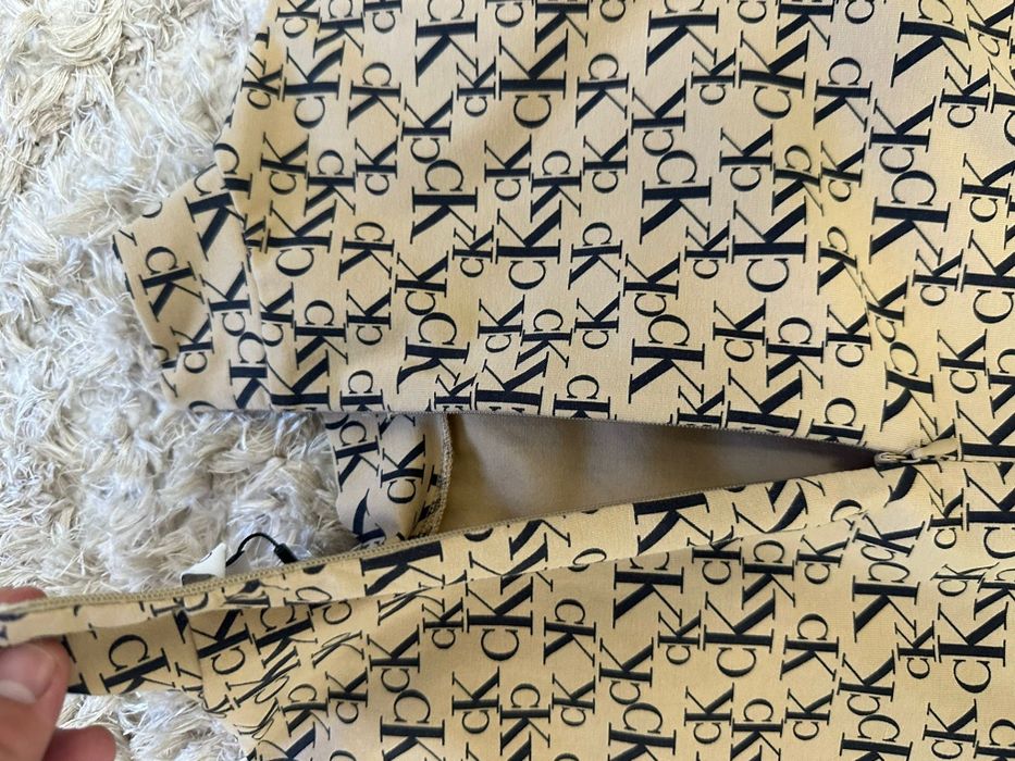 Vind Rochie Calvin Klein noua originala