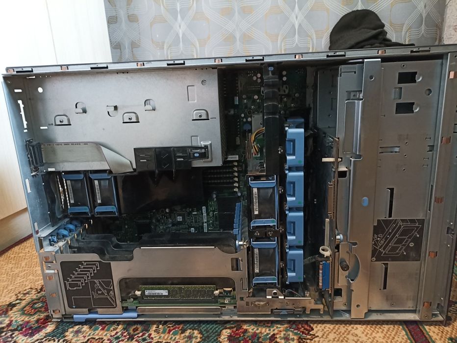 Продам сервер Dell PowerEdge 2800.