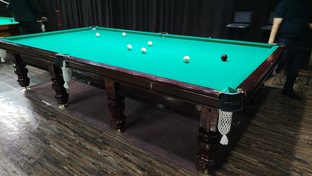 Билярд стол кий тоши билан