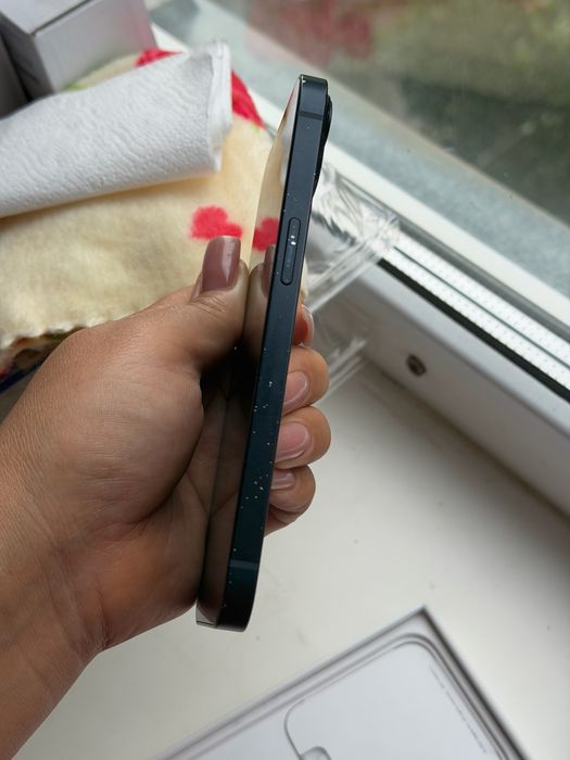 Продам Iphone 13.