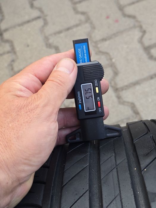 225 45 17 Bridgestone 5мм. Здрави без дефекти. Цената е за брой.
