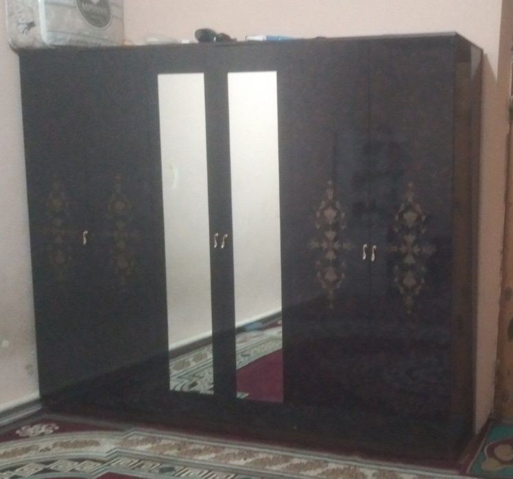 Shkaf. Xolati yaxwi