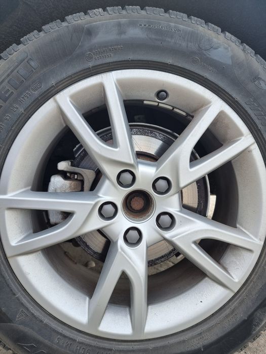 Vand 4 roti aluminiu 215/60/R17 iarna M+S 97H PIRELLI in stare buna.