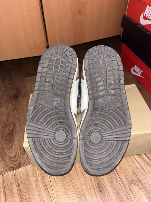 Nike air Jordan 1 Travis Scott reverse swoosh