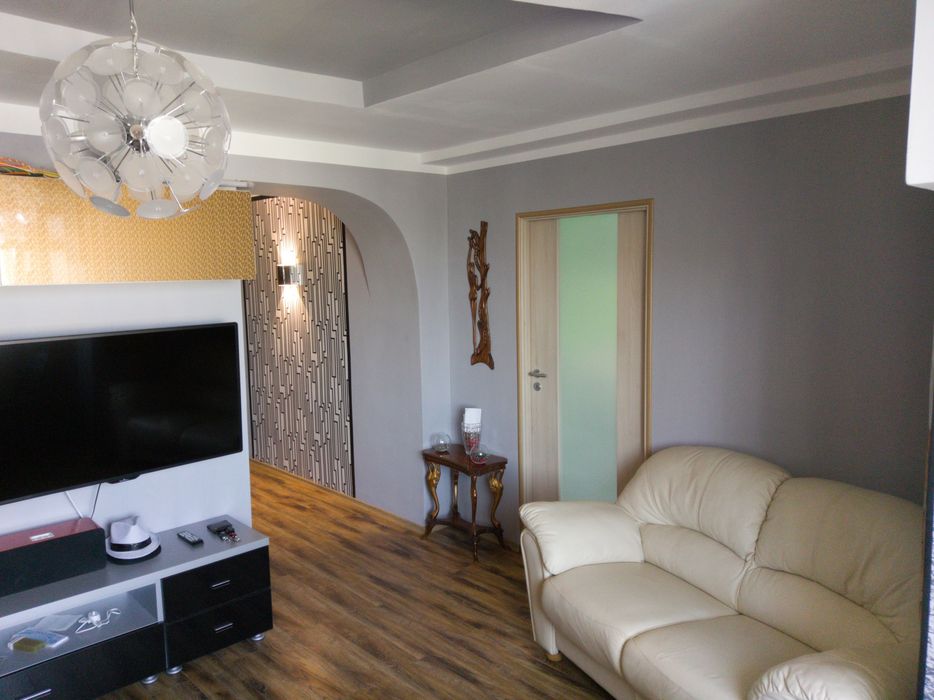 Vând apartament centru