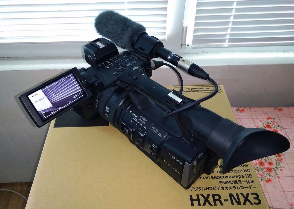 Видеокамера Sony HXR-NX3