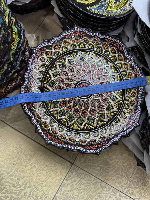 Qo‘lda ishlangan sopol lagan – milliy naqshlarda