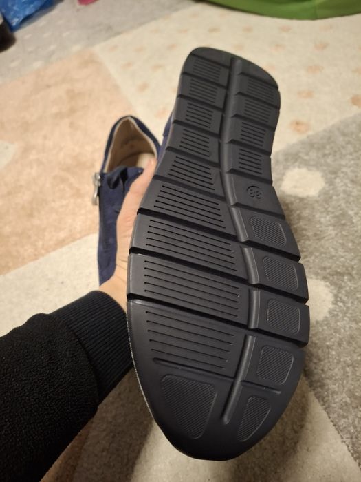 Adidasi piele noi marimea 38