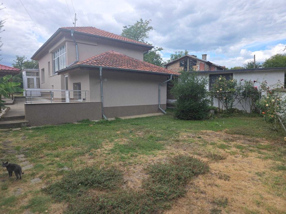 Продава масивна къща в гр.Крън след ремонт