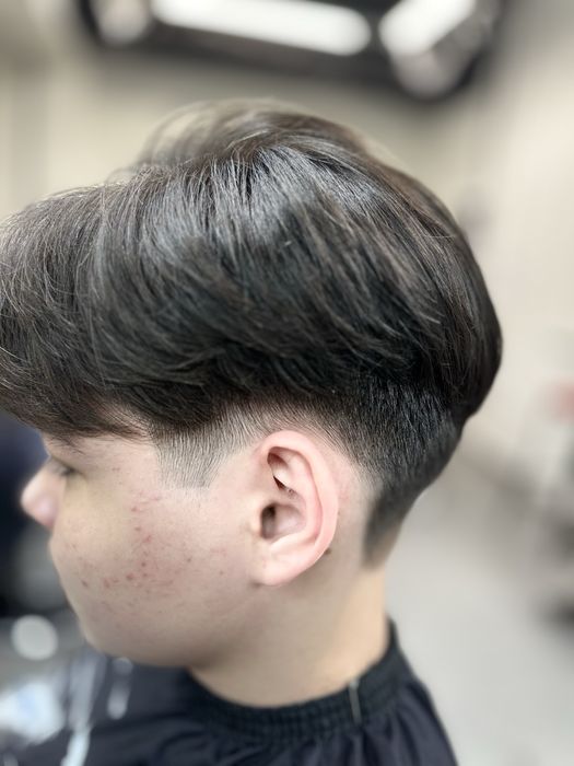 Парикмахер стилис коларист