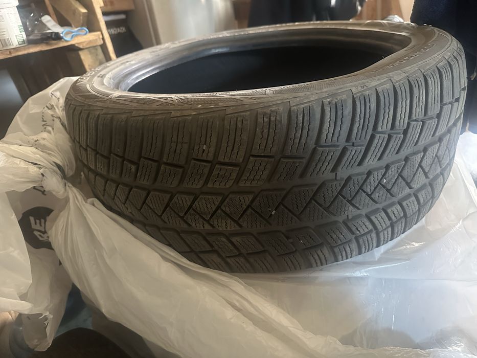Продам резину 235/45/18