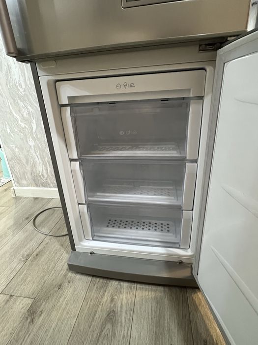 Холодильник LG двухкамерный