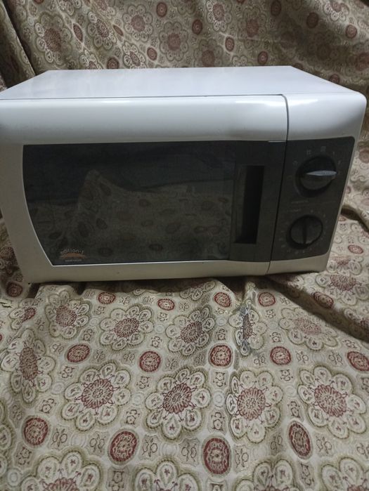 Отдам микроволновку Daewoo