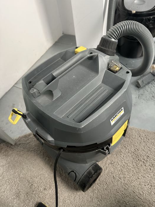 Aspirator profesional Kärcher NT – Funcțional