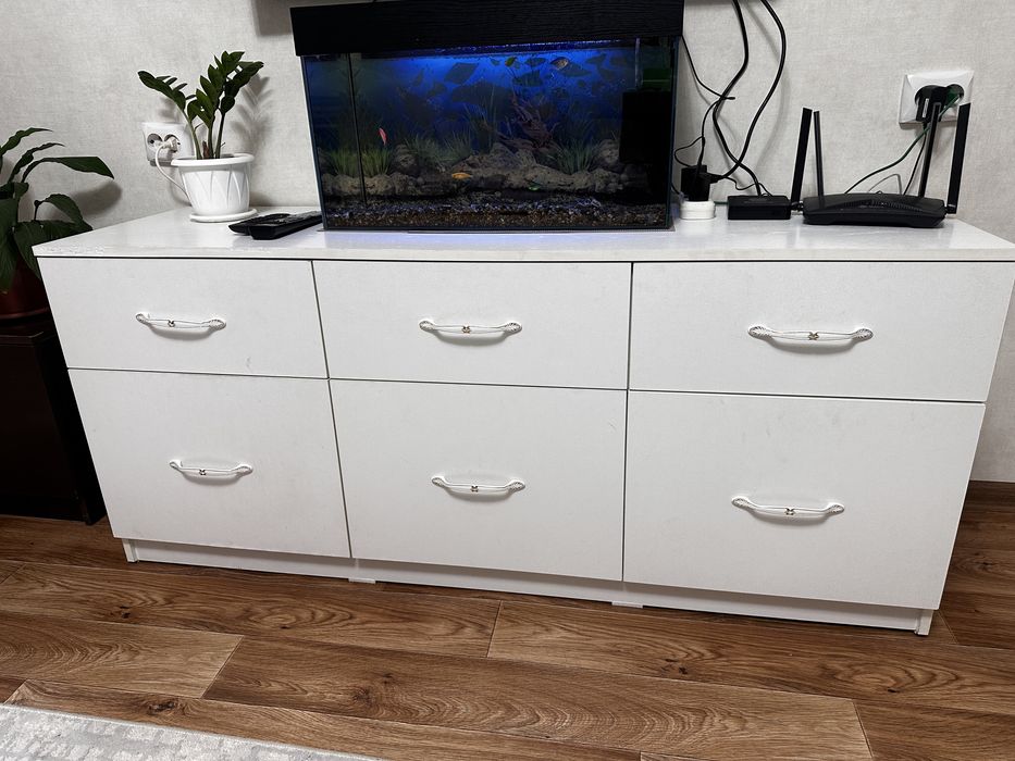 Продам шкафчик в зал