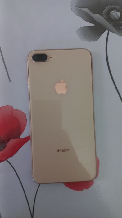Продам Iphone 8 +