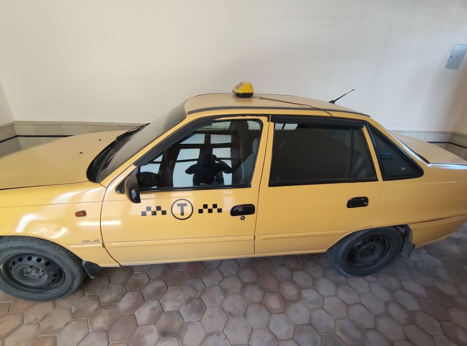 Продаётся Машина Нексия 2 Жёлтый.