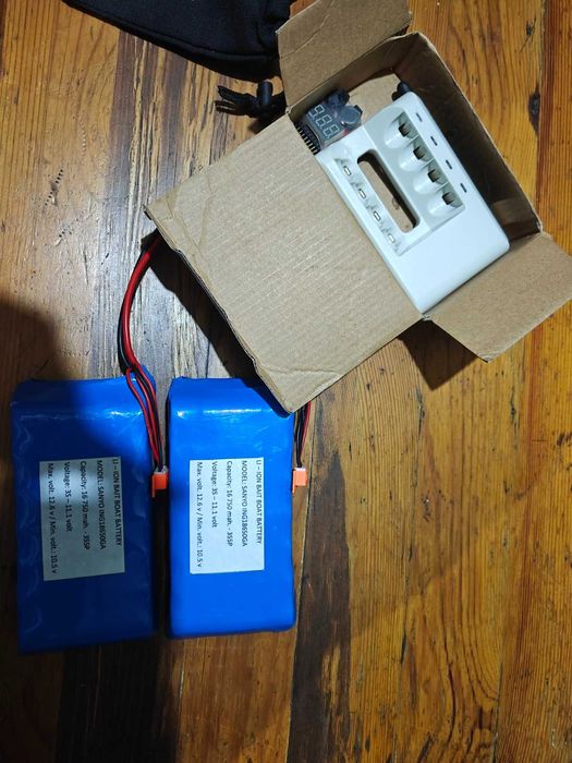Продавам лодка за захранка Ranger Cult ( Skarp) + 2х Li-on батерии 3S