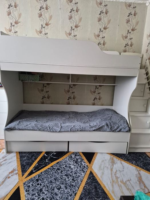 Продам двухъярусную кровать