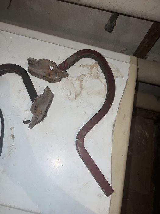 Петля,стойка капота